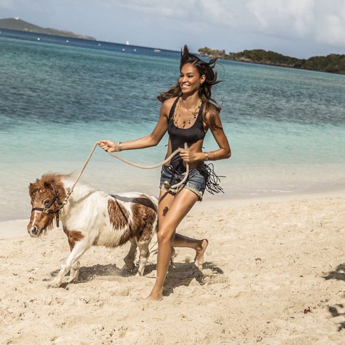 Οι Αγγελοι της Victoria's Secret  με τα νέα μικροσκοπικά μπικίνι [εικόνες] | iefimerida.gr 17