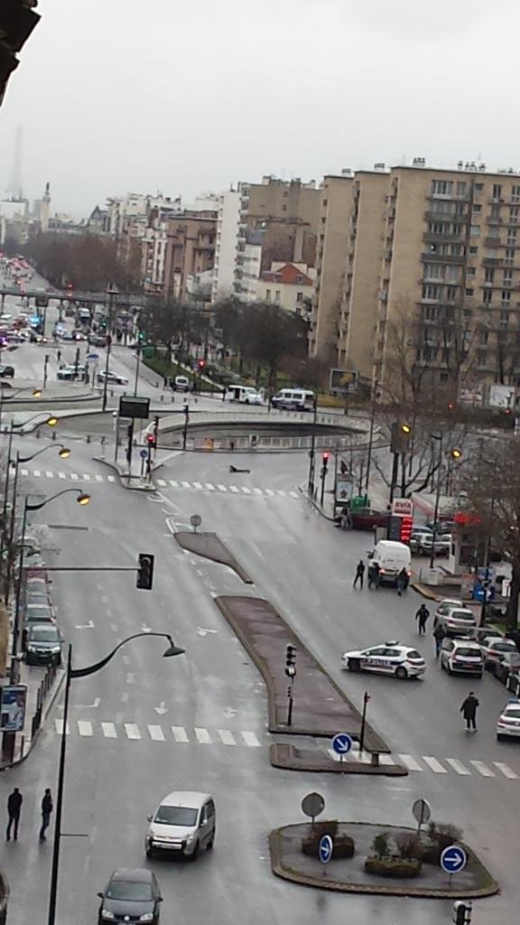 Σε πόλεμο βρίσκεται το Παρίσι - 2 νεκροί, 6 όμηροι, μεταξύ τους 4 παιδιά, σήμερα [εικόνες & βίντεο] | iefimerida.gr 2