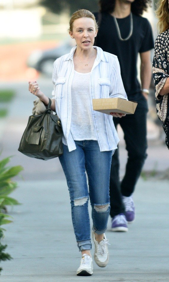 Αγνώριστη η Κάιλι Μινόγκ χωρίς ίχνος μακιγιάζ [εικόνες] | iefimerida.gr 0