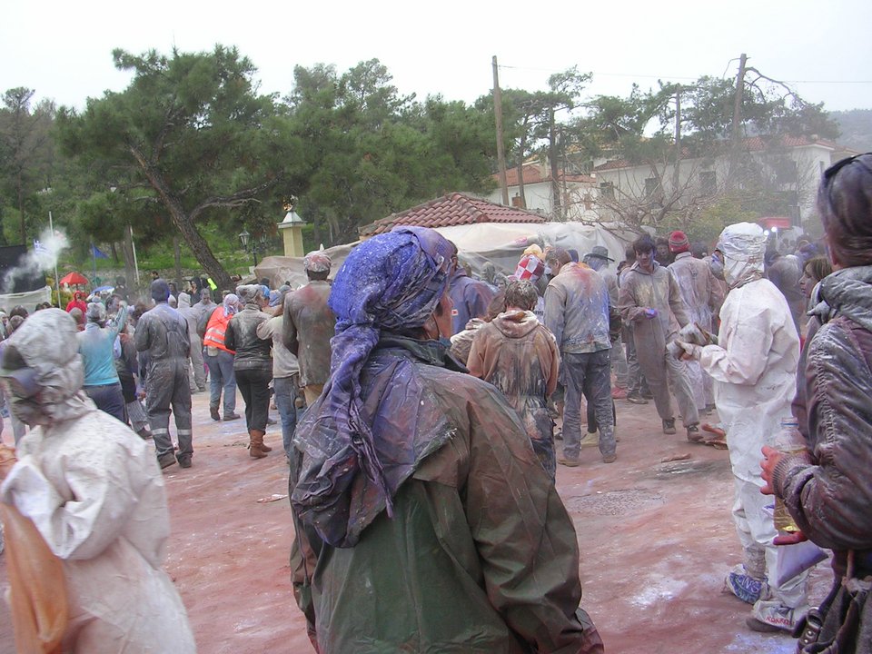 Οι 7 ιδανικοί προορισμοί για το τριήμερο -Αλευρομουτζουρώματα στο Γαλαξίδι, μπούλες στη Νάουσα, γάμος στη μαγευτική Μεθώνη [εικόνες] | iefimerida.gr 1