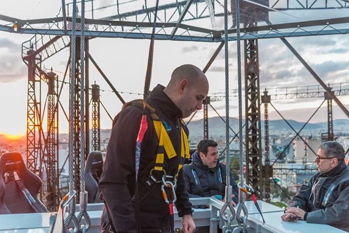 Μαγεία: Δείπνο στο τραπέζι που αιωρείται στα 50 μέτρα από το έδαφος -Θέα πιάτο η Αθήνα [εικόνες] | iefimerida.gr 16