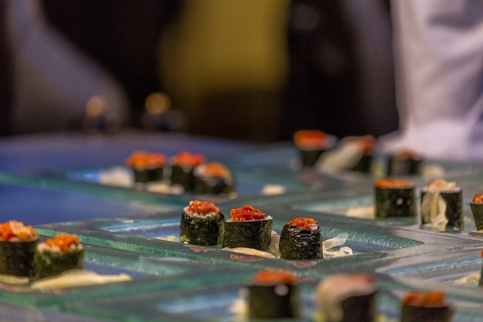 Μαγεία: Δείπνο στο τραπέζι που αιωρείται στα 50 μέτρα από το έδαφος -Θέα πιάτο η Αθήνα [εικόνες] | iefimerida.gr 8