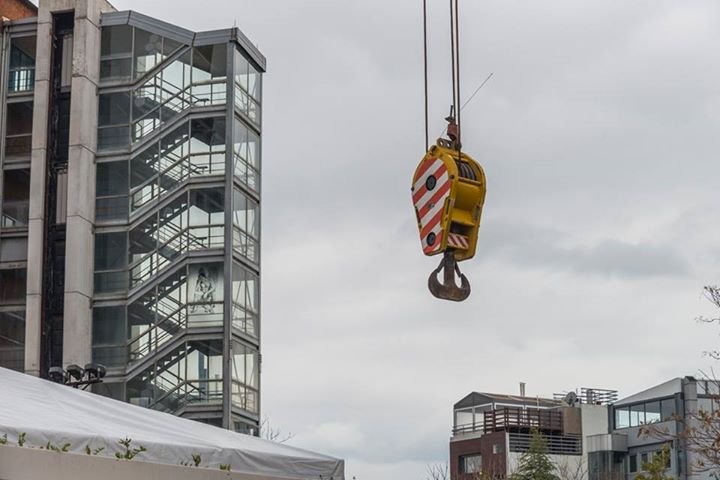 Μαγεία: Δείπνο στο τραπέζι που αιωρείται στα 50 μέτρα από το έδαφος -Θέα πιάτο η Αθήνα [εικόνες] | iefimerida.gr 10