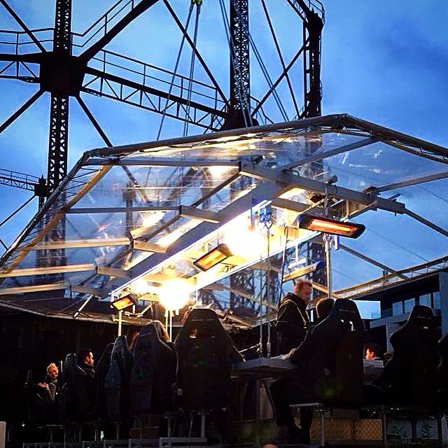 Μαγεία: Δείπνο στο τραπέζι που αιωρείται στα 50 μέτρα από το έδαφος -Θέα πιάτο η Αθήνα [εικόνες] | iefimerida.gr 12