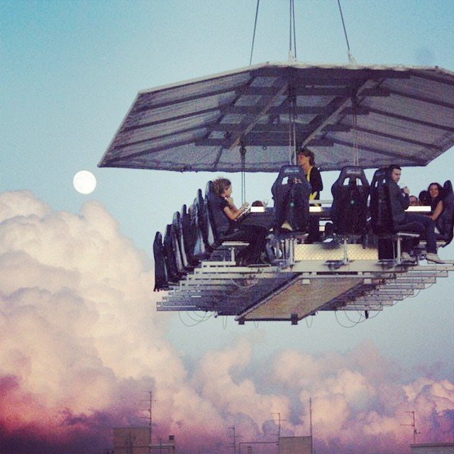 Μαγεία: Δείπνο στο τραπέζι που αιωρείται στα 50 μέτρα από το έδαφος -Θέα πιάτο η Αθήνα [εικόνες] | iefimerida.gr 19