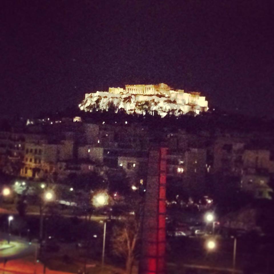 Μαγεία: Δείπνο στο τραπέζι που αιωρείται στα 50 μέτρα από το έδαφος -Θέα πιάτο η Αθήνα [εικόνες] | iefimerida.gr 2