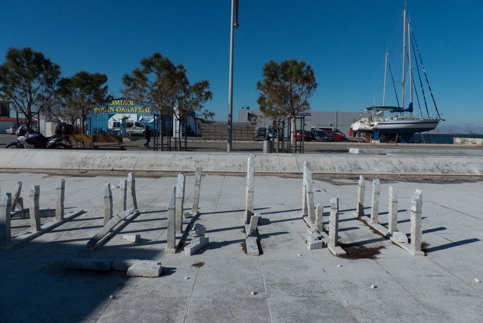 Στο έλεος των βανδάλων έργα και μνημεία στην παραλία της Θεσσαλονίκης [εικόνες] | iefimerida.gr 0