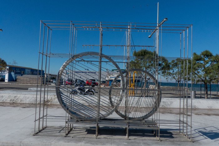 Στο έλεος των βανδάλων έργα και μνημεία στην παραλία της Θεσσαλονίκης [εικόνες] | iefimerida.gr 2