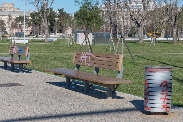 Στο έλεος των βανδάλων έργα και μνημεία στην παραλία της Θεσσαλονίκης [εικόνες] | iefimerida.gr 4