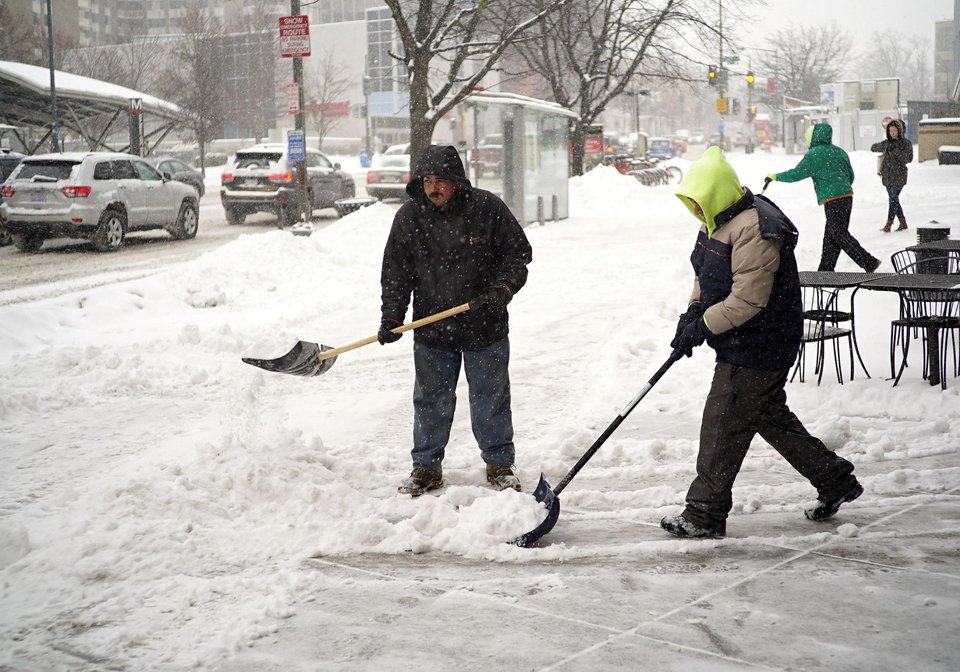 Η κακοκαιρία σαρώνει τις ΗΠΑ: Το Ντένβερ έχει βυθιστεί στο χιόνι [εικόνες & βίντεο] | iefimerida.gr 8
