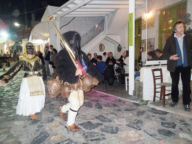 Οι 7 ιδανικοί προορισμοί για το τριήμερο -Αλευρομουτζουρώματα στο Γαλαξίδι, μπούλες στη Νάουσα, γάμος στη μαγευτική Μεθώνη [εικόνες] | iefimerida.gr 14