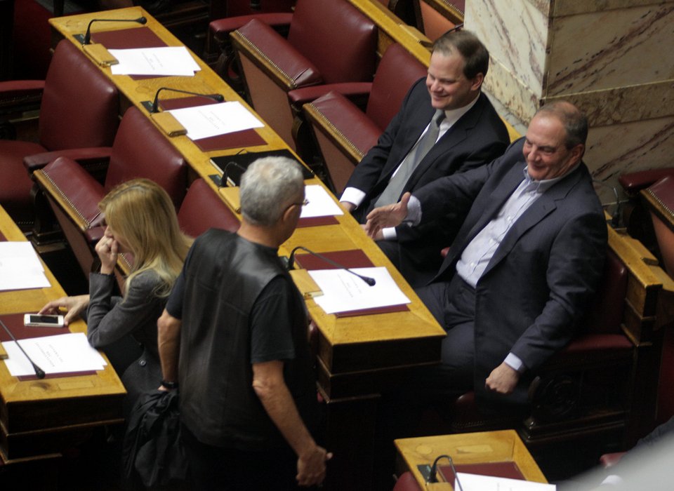 Η φράση στο t-shirt του Ζουράρι που εντυπωσίασε τον Καραμανλή [εικόνες] | iefimerida.gr 1