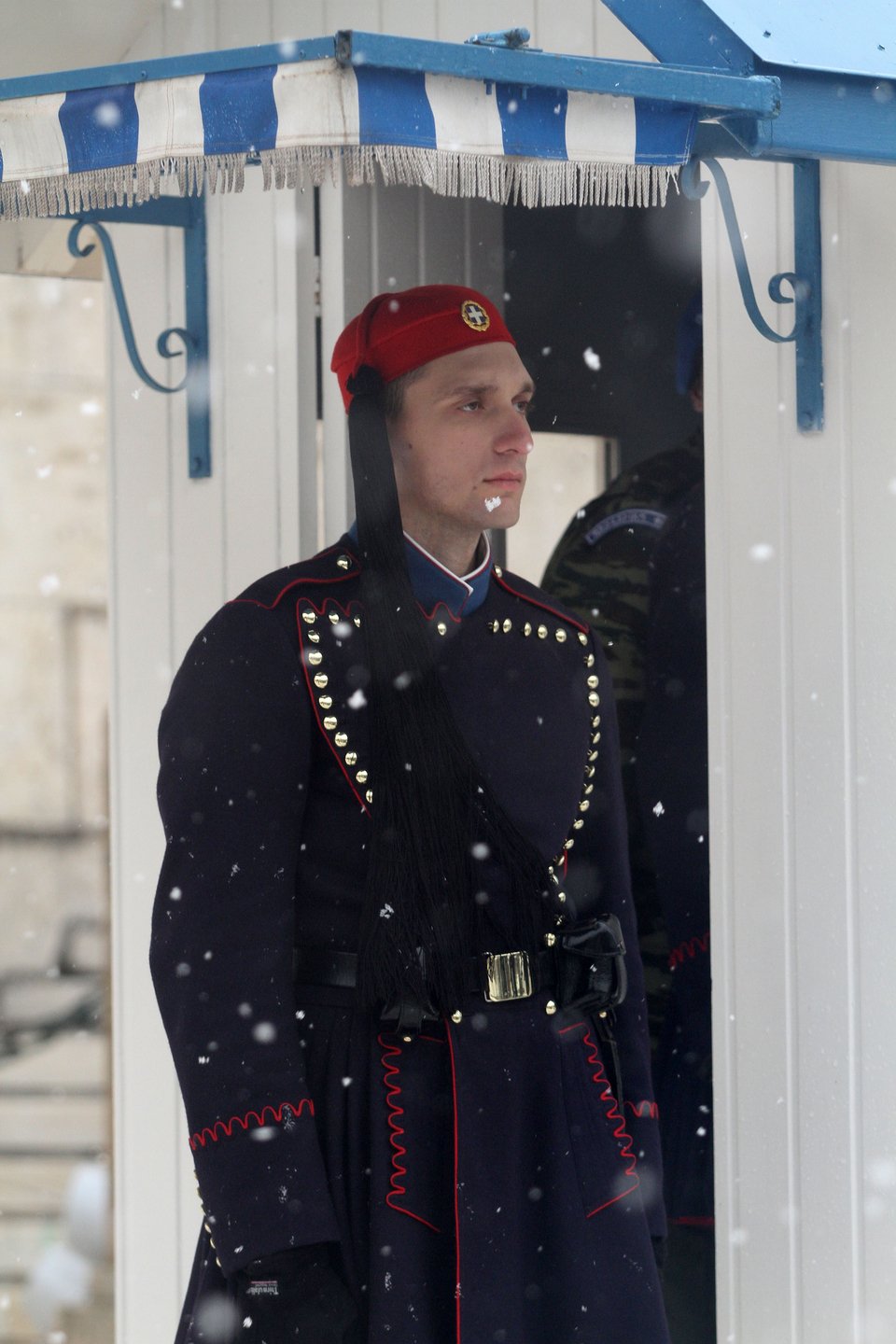 Οι χιονισμένοι Εύζωνες -Η κακοκαιρία τους έκανε τη ζωή δύσκολη [εικόνες] | iefimerida.gr 1