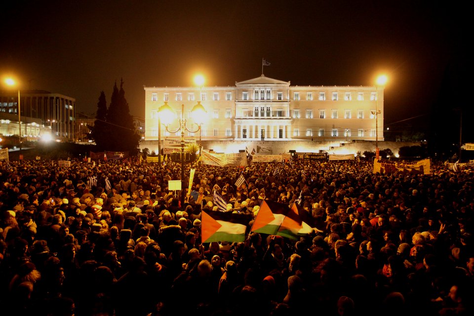 Ανάσα Αξιοπρέπειας: Εκατοντάδες χιλιάδες άνθρωποι διαδηλώσαν στην Ελλάδα και στον κόσμο  [εικόνες & βίντεο] | iefimerida.gr 2