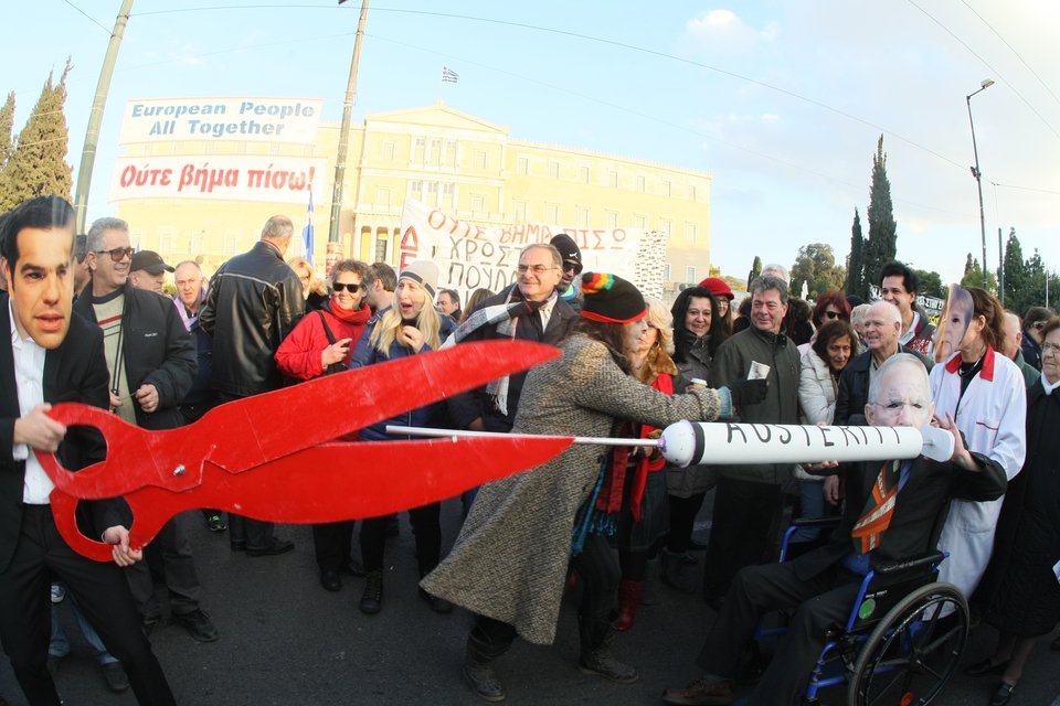 Χιλιάδες κόσμου στο Σύνταγμα στη συγκέντρωση αλληλεγγύης [εικόνες] | iefimerida.gr 11