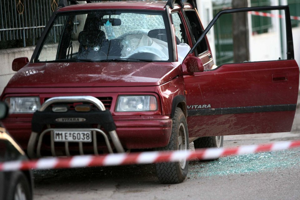 Συναγερμός στην αντιτρομοκρατική: Γάζωσαν με 20 σφαίρες τον αρχιφύλακα των φυλακών Δομοκού [εικόνες] | iefimerida.gr 0