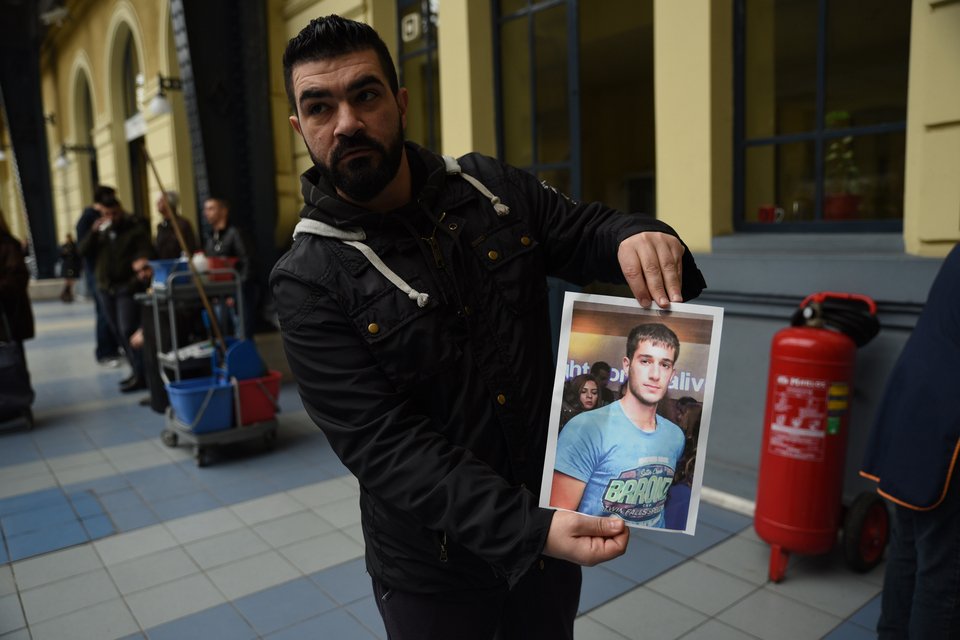 Εκατοντάδες οι εθελοντές που «χτένισαν» τον Πειραιά ψάχνοντας τον Βαγγέλη [εικόνες] | iefimerida.gr 1