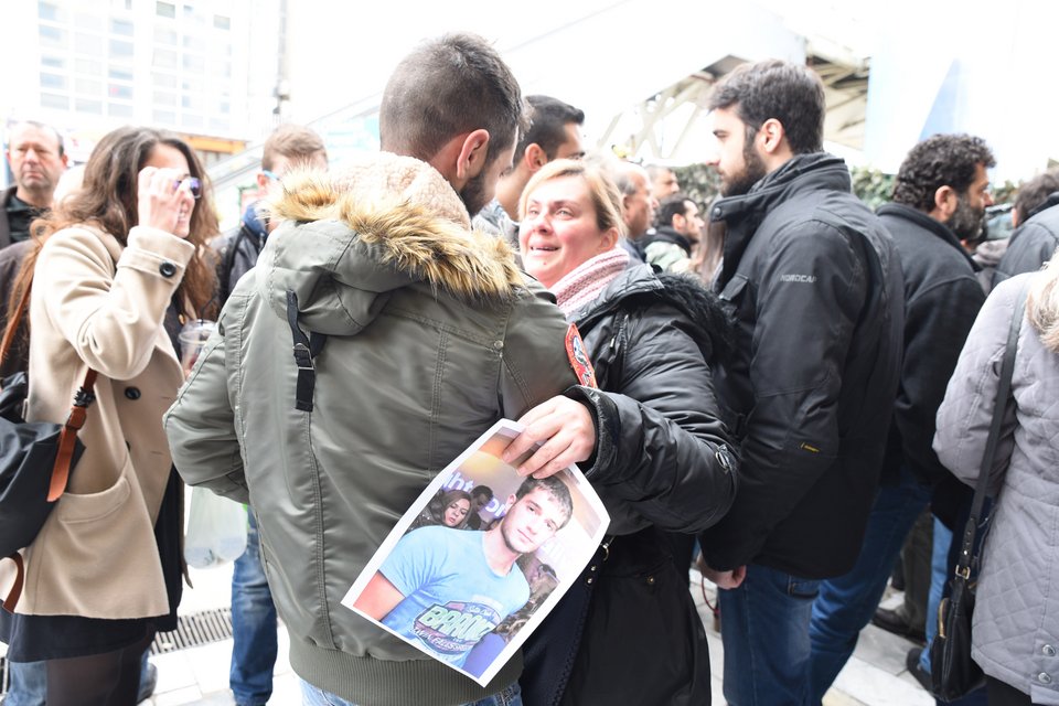 Εκατοντάδες οι εθελοντές που «χτένισαν» τον Πειραιά ψάχνοντας τον Βαγγέλη [εικόνες] | iefimerida.gr 8