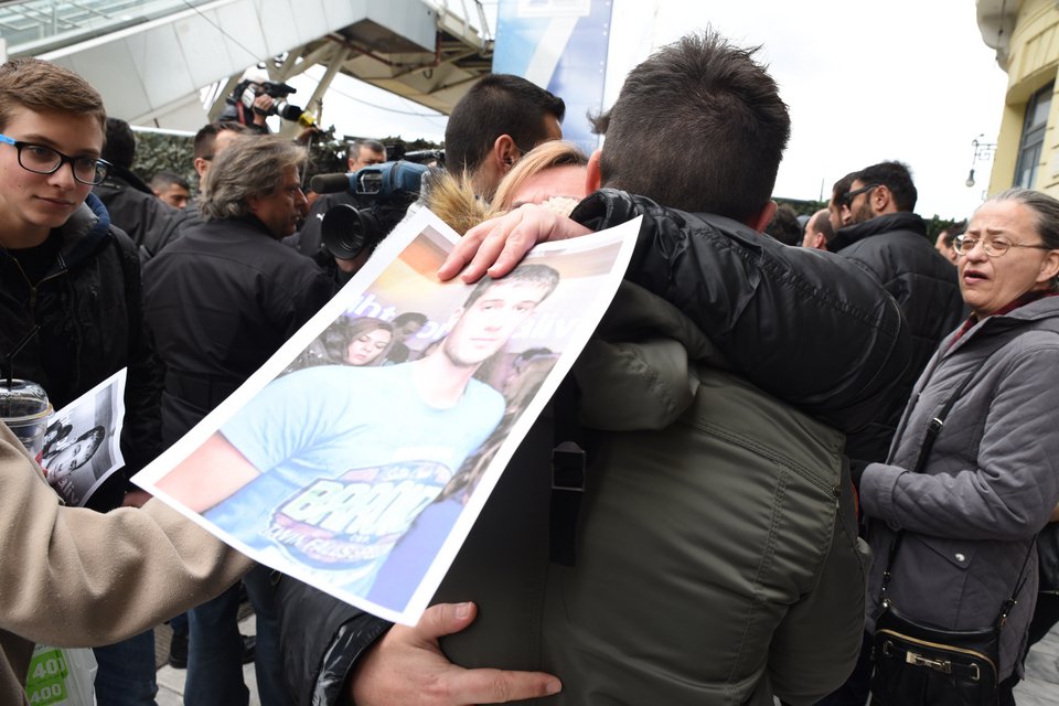 Εκατοντάδες οι εθελοντές που «χτένισαν» τον Πειραιά ψάχνοντας τον Βαγγέλη [εικόνες] | iefimerida.gr 7