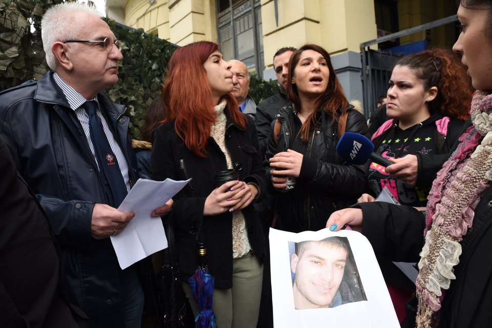 Εκατοντάδες οι εθελοντές που «χτένισαν» τον Πειραιά ψάχνοντας τον Βαγγέλη [εικόνες] | iefimerida.gr 6