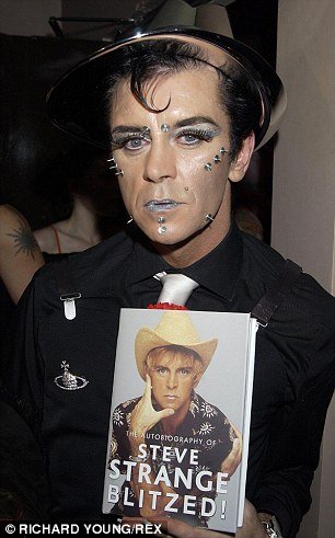 Εφυγε από τη ζωή ο εμβληματικός τραγουδιστής των 80s Στιβ Στρέιντζ, σε ηλικία 55 ετών [εικόνες & βίντεο] | iefimerida.gr 11