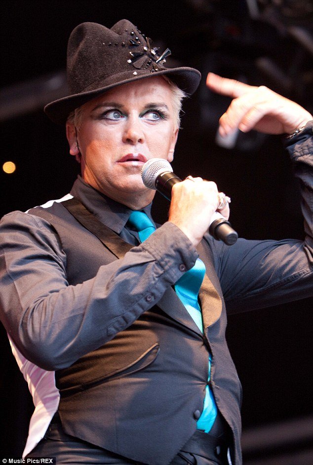 Εφυγε από τη ζωή ο εμβληματικός τραγουδιστής των 80s Στιβ Στρέιντζ, σε ηλικία 55 ετών [εικόνες & βίντεο] | iefimerida.gr 4