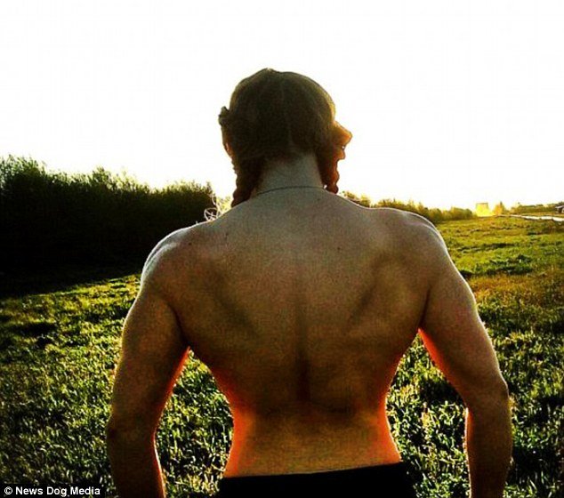 Πώς μια 18χρονη Barbie μεταλλάχθηκε στον... απίστευτο Χουλκ [εικόνες] | iefimerida.gr 4