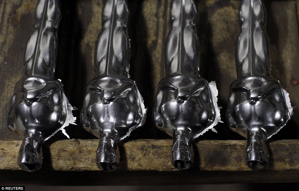 Οσκαρ: Ετσι φτιάχνονται τα χρυσά αγαλματίδια που δεν είναι και τόσο.... χρυσά [εικόνες] | iefimerida.gr 1