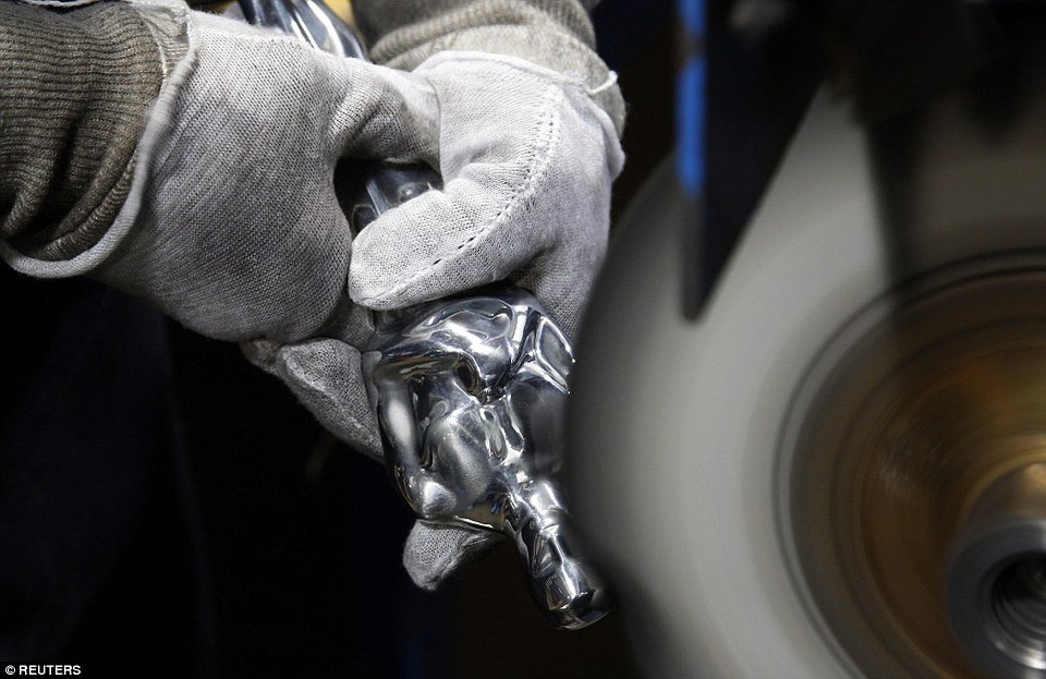 Οσκαρ: Ετσι φτιάχνονται τα χρυσά αγαλματίδια που δεν είναι και τόσο.... χρυσά [εικόνες] | iefimerida.gr 2