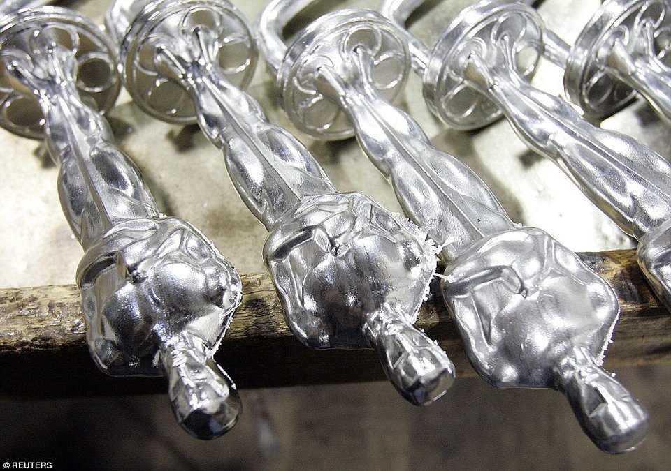 Οσκαρ: Ετσι φτιάχνονται τα χρυσά αγαλματίδια που δεν είναι και τόσο.... χρυσά [εικόνες] | iefimerida.gr 3