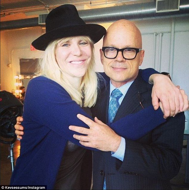 Τα άγνωστα σκοτεινά μυστικά των σταρ: Ενας δημοσιογράφος βγάζει τα άπλυτά τους στη φόρα -Eνας κόσμος ναρκωτικών και σεξ [εικόνες] | iefimerida.gr 1