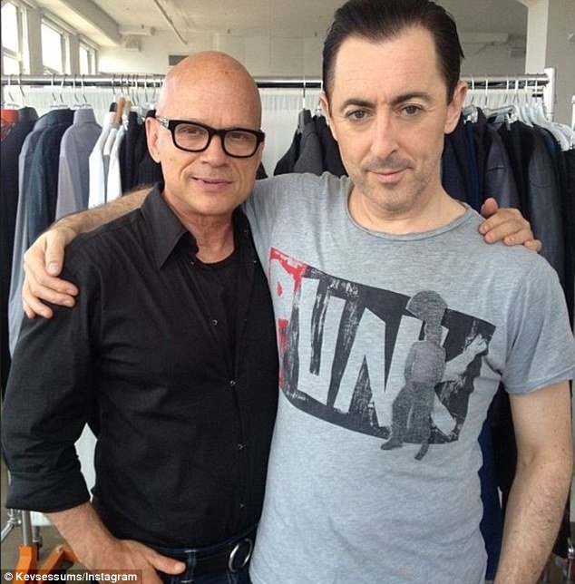 Τα άγνωστα σκοτεινά μυστικά των σταρ: Ενας δημοσιογράφος βγάζει τα άπλυτά τους στη φόρα -Eνας κόσμος ναρκωτικών και σεξ [εικόνες] | iefimerida.gr 4