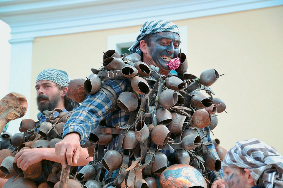 Οι 7 ιδανικοί προορισμοί για το τριήμερο -Αλευρομουτζουρώματα στο Γαλαξίδι, μπούλες στη Νάουσα, γάμος στη μαγευτική Μεθώνη [εικόνες] | iefimerida.gr 5