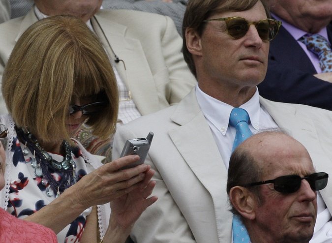 Τέλος τα smartphones -Τα παλιά κινητά που επιστρέφουν στη μόδα και ο ρόλος της ισχυρής κυρίας της Vogue [εικόνες] | iefimerida.gr 7