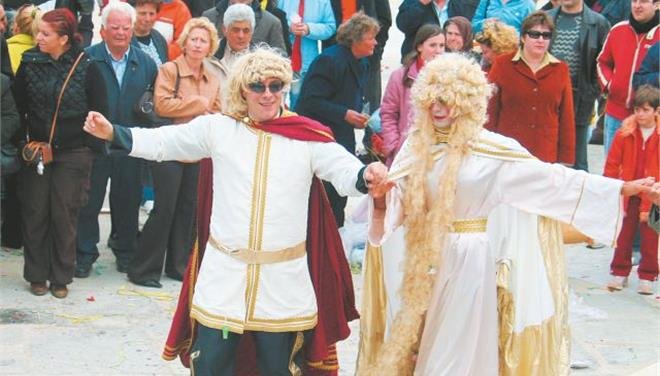 Οι 7 ιδανικοί προορισμοί για το τριήμερο -Αλευρομουτζουρώματα στο Γαλαξίδι, μπούλες στη Νάουσα, γάμος στη μαγευτική Μεθώνη [εικόνες] | iefimerida.gr 9