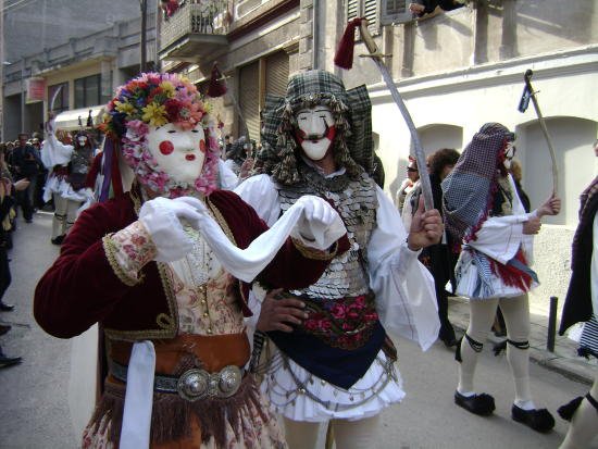 Οι 7 ιδανικοί προορισμοί για το τριήμερο -Αλευρομουτζουρώματα στο Γαλαξίδι, μπούλες στη Νάουσα, γάμος στη μαγευτική Μεθώνη [εικόνες] | iefimerida.gr 10