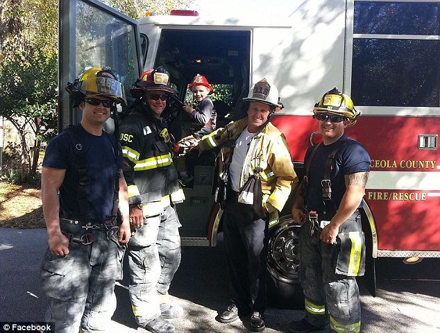 Οι συμμαθητές που δεν ήρθαν και η «επιχείρηση πάρτι» που στήθηκε από την αστυνομία για ένα 6χρονο αυτιστικό μαθητή [εικόνες] | iefimerida.gr 2