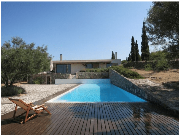 Το εξοχικό του Γιάνη Βαρουφάκη στην Αίγινα [εικόνες] | iefimerida.gr 9