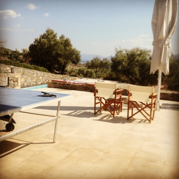 Το εξοχικό του Γιάνη Βαρουφάκη στην Αίγινα [εικόνες] | iefimerida.gr 1