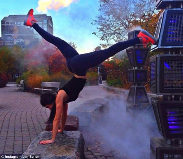 Η βασίλισσα του Instagram -H 21χρονη που βγάζει selfies τα ολοστρόγγυλα οπίσθιά της και τρελαίνει το Ιντερνετ [εικόνες] | iefimerida.gr 12