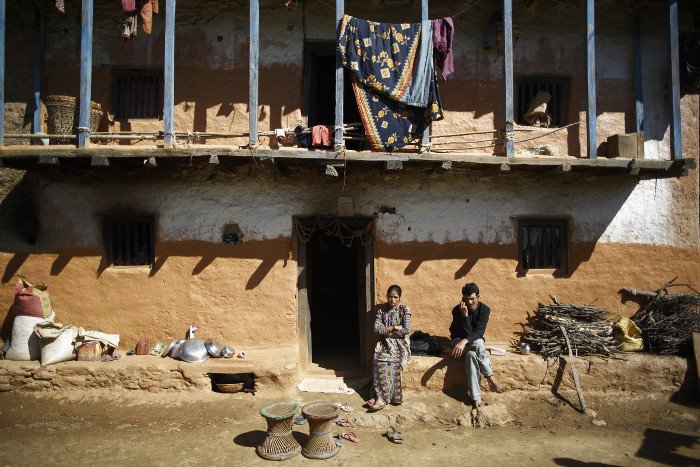 Μια βάρβαρη παράδοση που εξορίζει τις γυναίκες από το σπίτι τους για μια εβδομάδα το μήνα [εικόνες] | iefimerida.gr 12