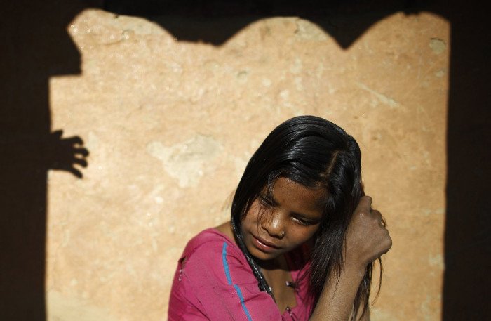 Μια βάρβαρη παράδοση που εξορίζει τις γυναίκες από το σπίτι τους για μια εβδομάδα το μήνα [εικόνες] | iefimerida.gr 2