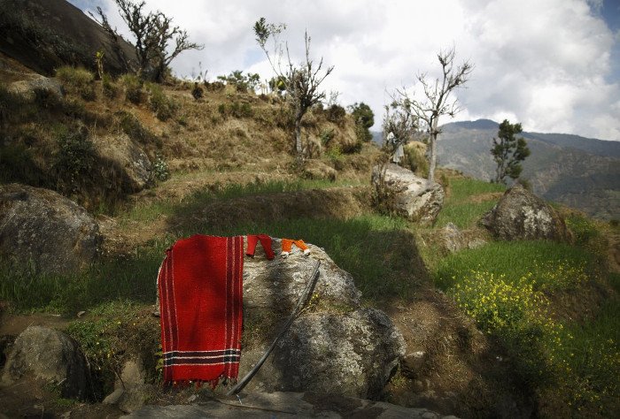 Μια βάρβαρη παράδοση που εξορίζει τις γυναίκες από το σπίτι τους για μια εβδομάδα το μήνα [εικόνες] | iefimerida.gr 3