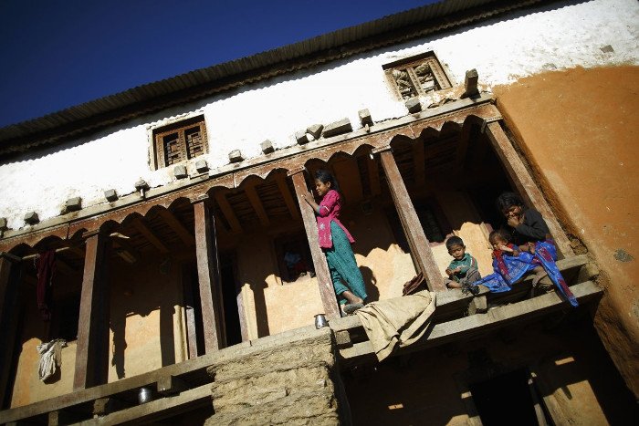 Μια βάρβαρη παράδοση που εξορίζει τις γυναίκες από το σπίτι τους για μια εβδομάδα το μήνα [εικόνες] | iefimerida.gr 8