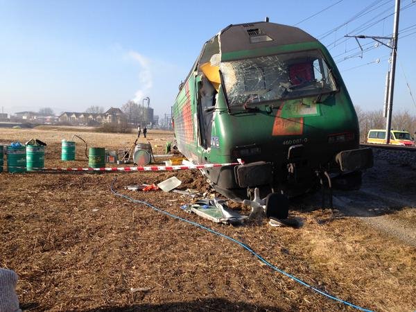 Σύγκρουση τρένων με τουλάχιστον 50 τραυματίες βόρεια της Ζυρίχης [εικόνες & βίντεο] | iefimerida.gr 0