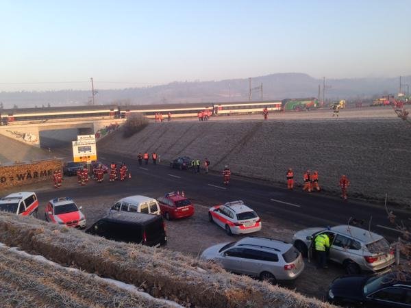 Σύγκρουση τρένων με τουλάχιστον 50 τραυματίες βόρεια της Ζυρίχης [εικόνες & βίντεο] | iefimerida.gr 7