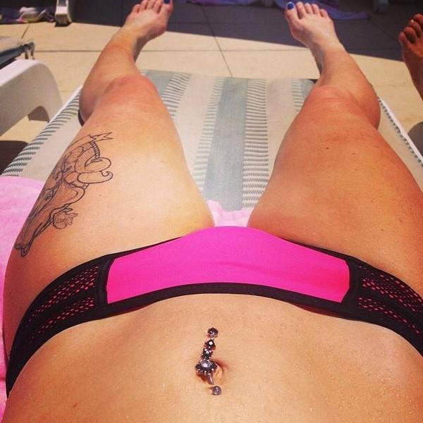 Ξεχάστε το κενό ανάμεσα στα μπούτια -Το νέο τρεντ είναι το... τρίγωνο κάτω από τον αφαλό [εικόνες] | iefimerida.gr 0