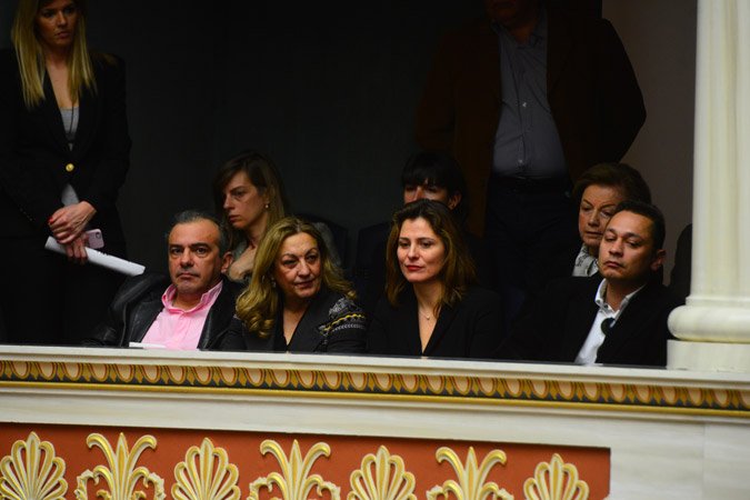 Λαμπερή, πανευτυχής η Περιστέρα στα θεωρεία της Βουλής, δεν παίρνει τα μάτια της από τον Αλέξη Τσίπρα [εικόνες] | iefimerida.gr 5