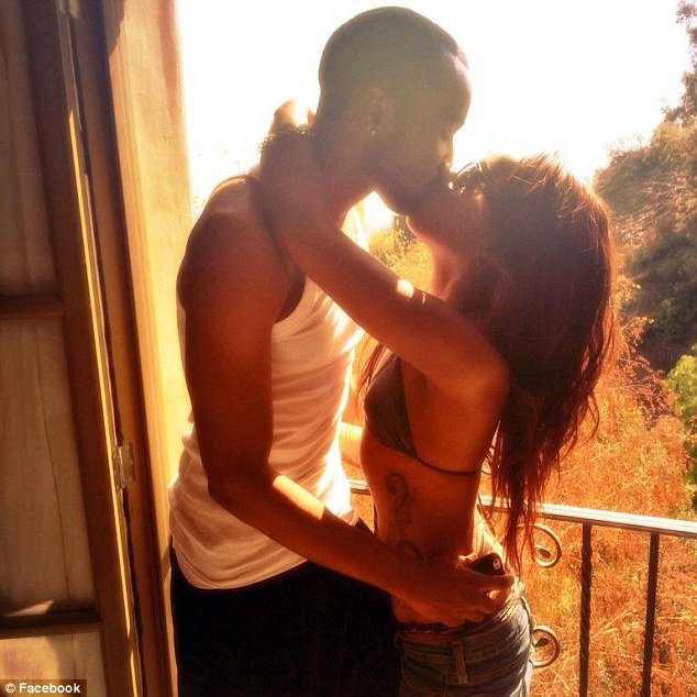 Η ερωτική σχέση της κόρης της Γουίτνεϊ Χιούστον με τον αδελφό της και τα  τραύματα στο σώμα της [εικόνες] | iefimerida.gr 4