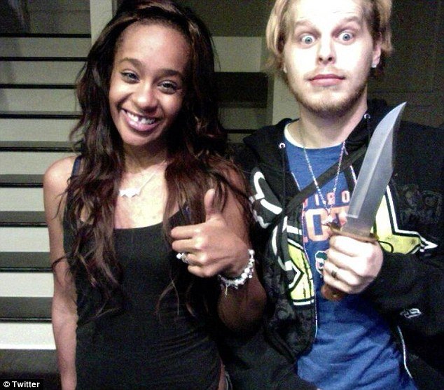 Η ερωτική σχέση της κόρης της Γουίτνεϊ Χιούστον με τον αδελφό της και τα  τραύματα στο σώμα της [εικόνες] | iefimerida.gr 0